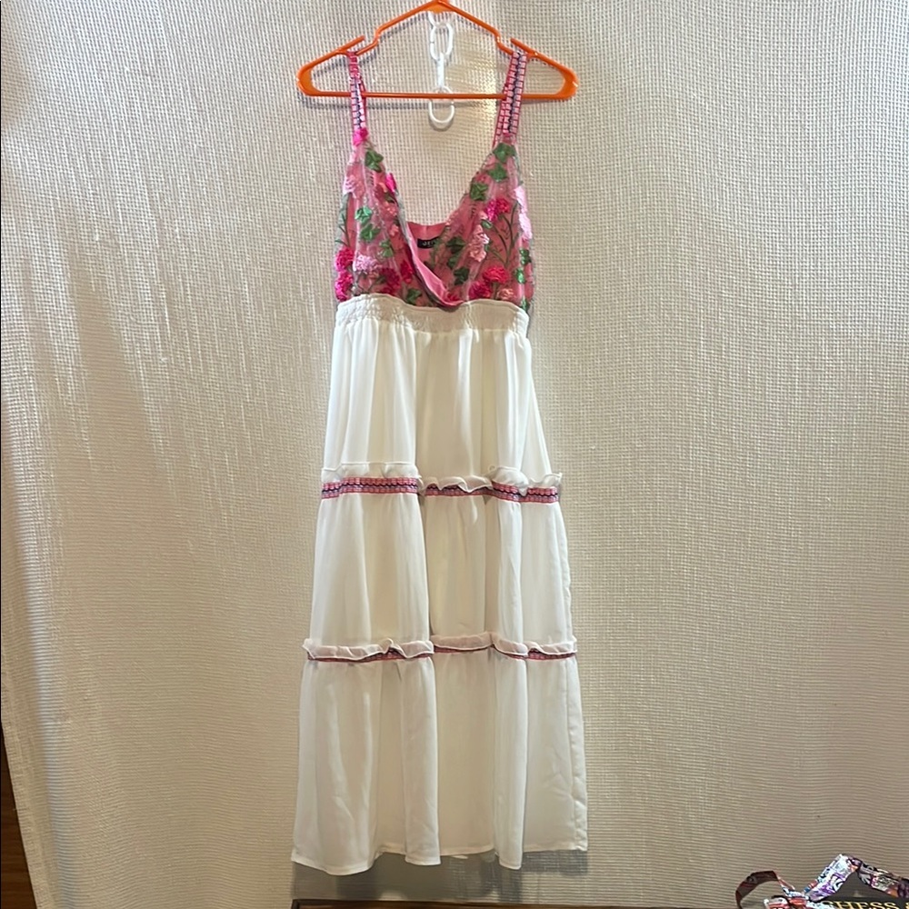 ❤️Floral Pink and White Dress Oeuvre medium